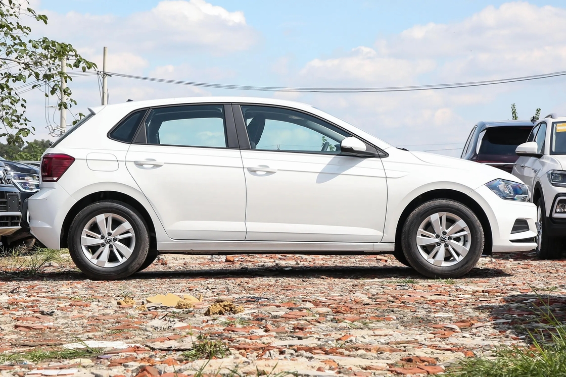 Volkswagen POLO 1.5L Carro de gasolina adulto Velocidade máxima 185km/h Construção clássica