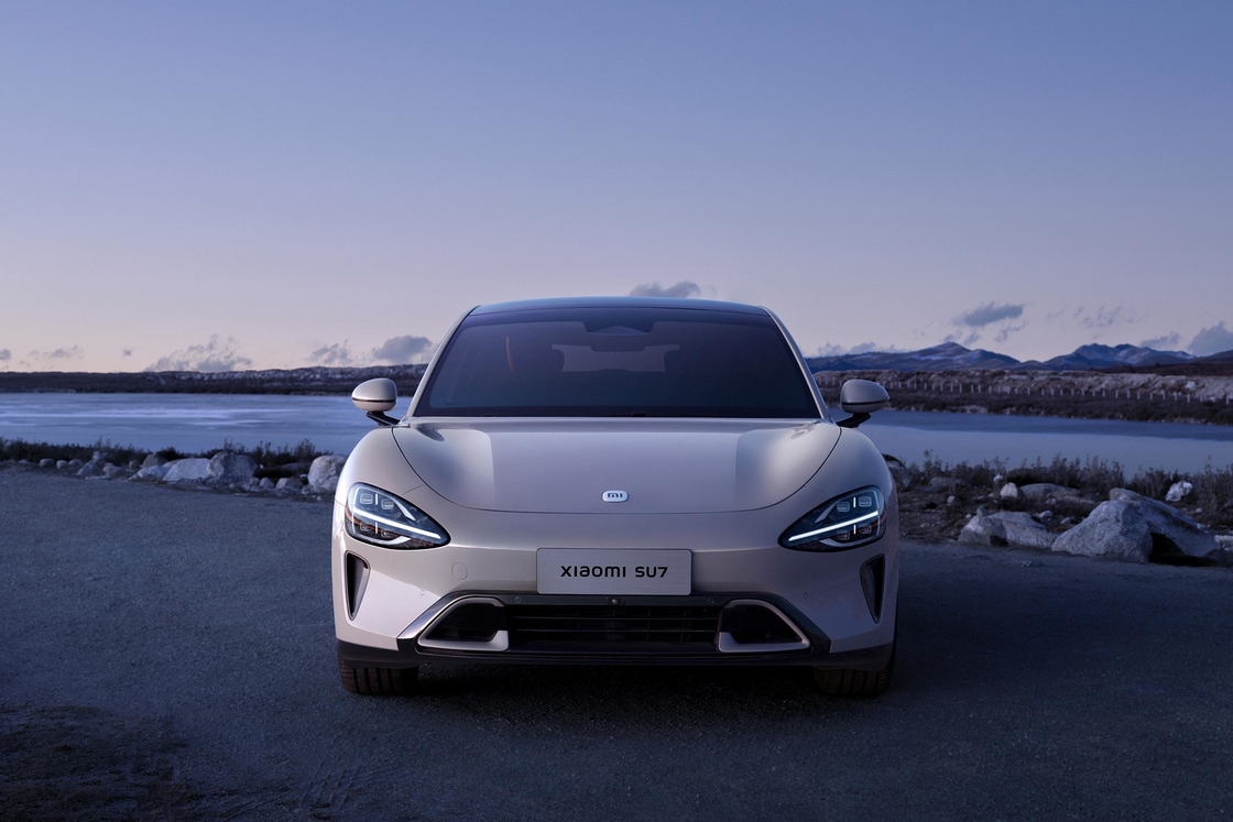 Modelo de sedã Xiaomi Carro Elétrico SU7 Com Forte Sentido de Movimento