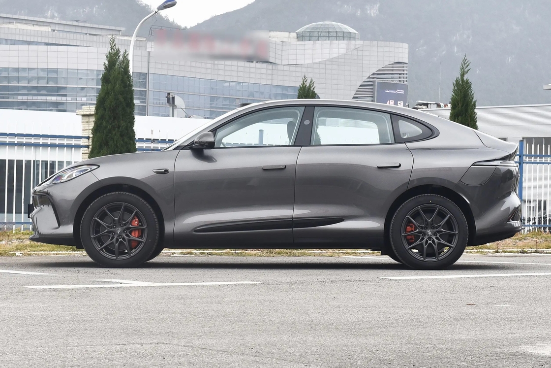 Carro elétrico de 5 lugares IM Tração integral Zhiji LS6 SUV médio e grande