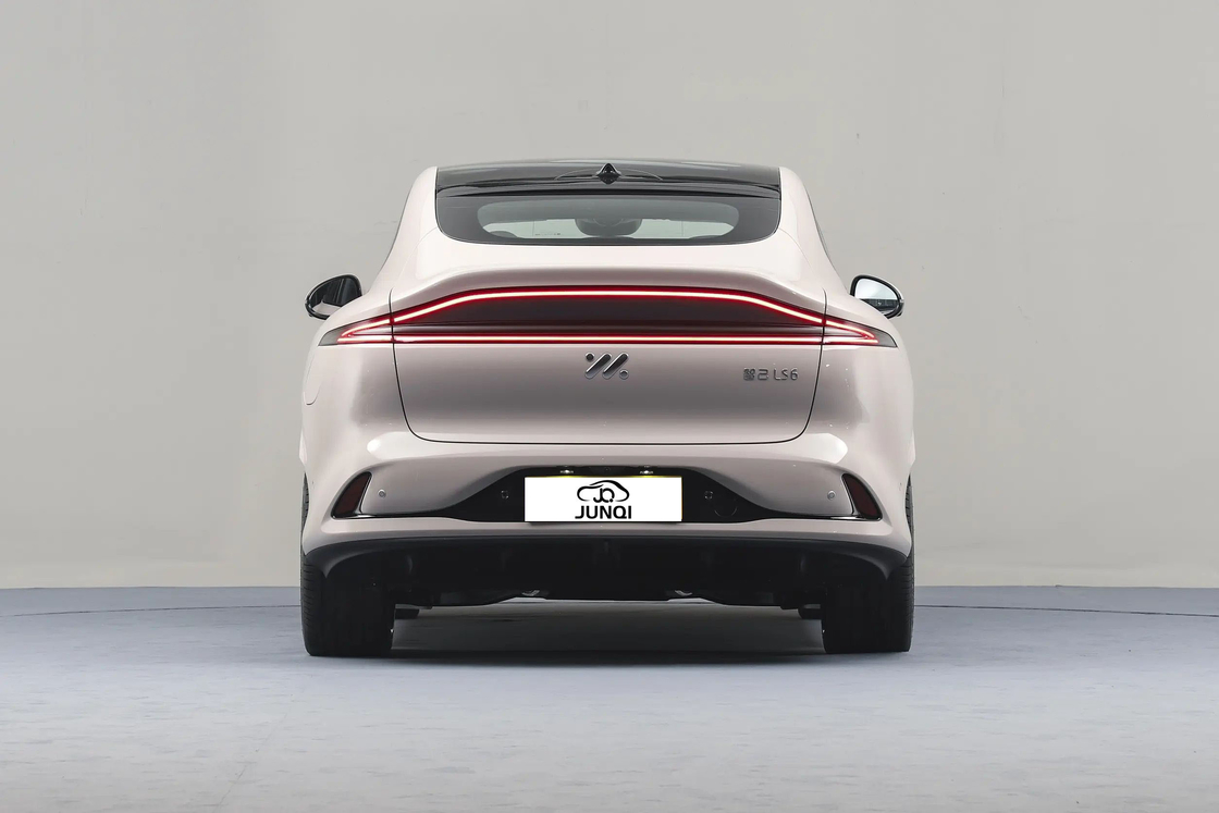 4 portas IM Carro Elétrico Zhiji LS6 Luxury Electric Sedan 250KW Max Potência do Motor
