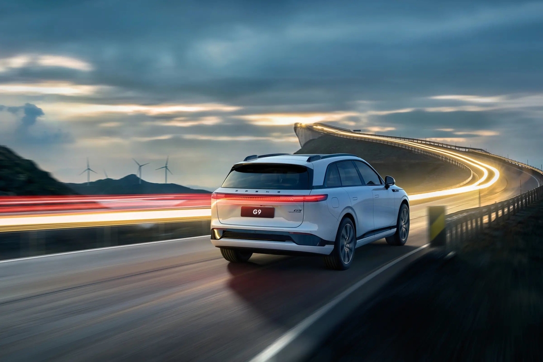 Xpeng G9 SUV elétrico de 15,6 polegadas com tela sensível ao toque e painel de instrumentos de 12,3 polegadas