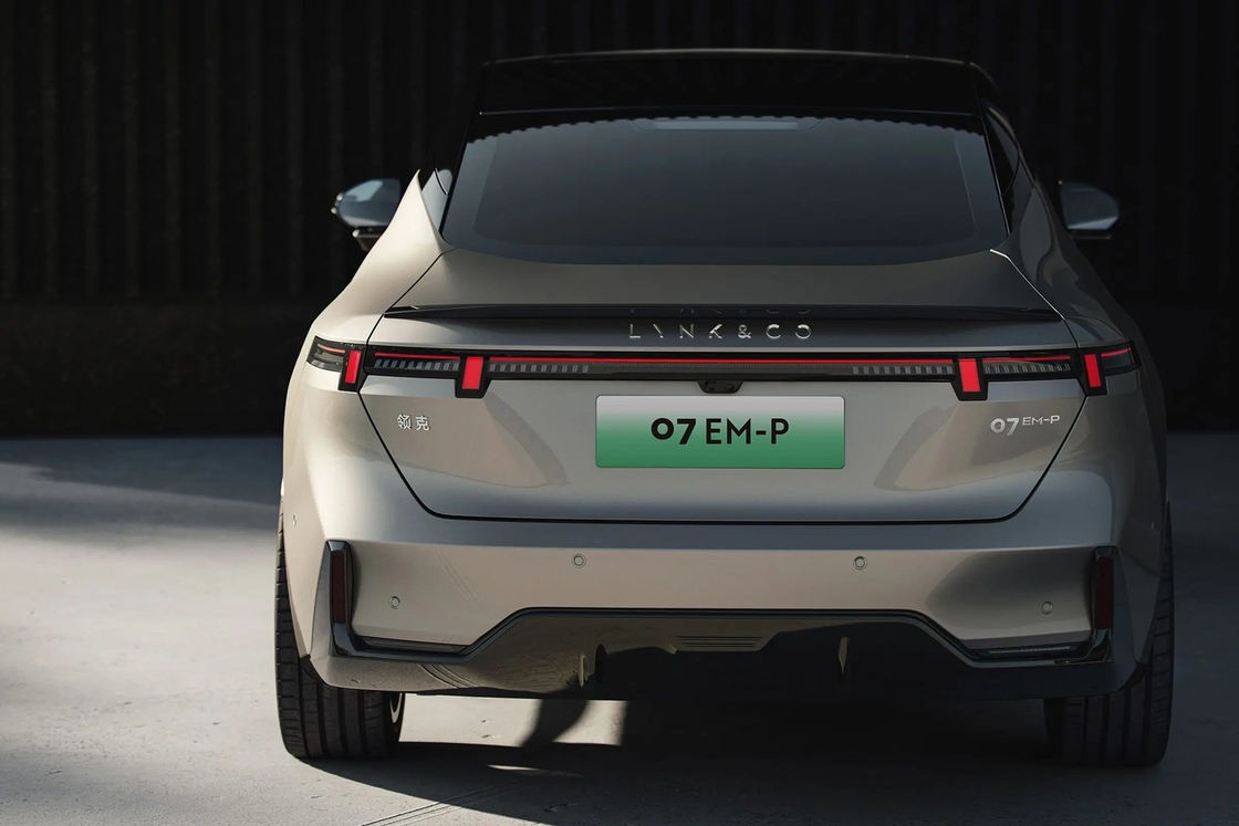 Lynk Co 07 2024 modelo Em-P 126km Long Battery Life Novo carro versátil Solução de mobilidade sustentável para consumidores urbanos