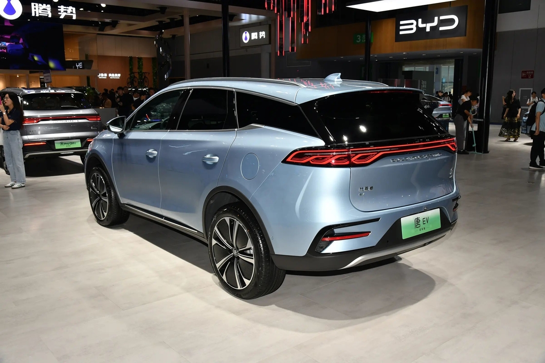 Descubra o poder e a elegância do carro elétrico BYD O modelo principal da linha Tang