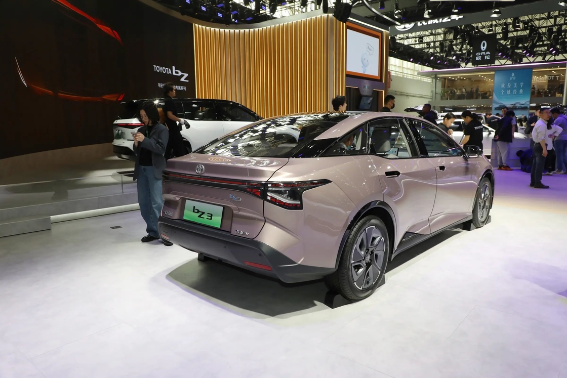 BZ3 Toyota Carro Elétrico FWD Tipo Sedan Com Design de Grelha de assinatura