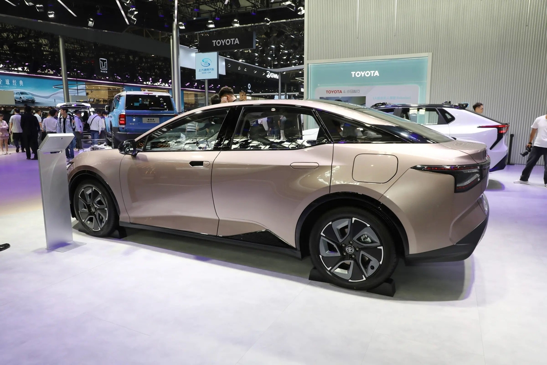 BZ3 Toyota Carro Elétrico FWD Tipo Sedan Com Design de Grelha de assinatura