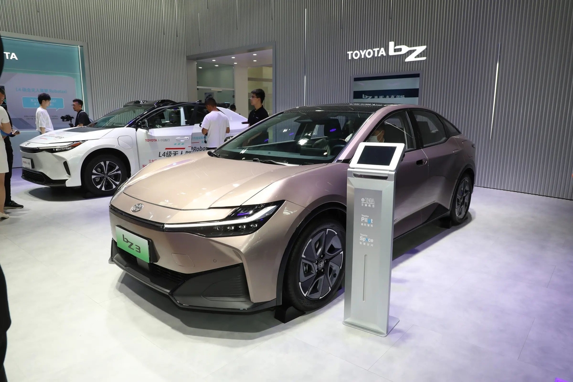 BZ3 Toyota Carro Elétrico FWD Tipo Sedan Com Design de Grelha de assinatura