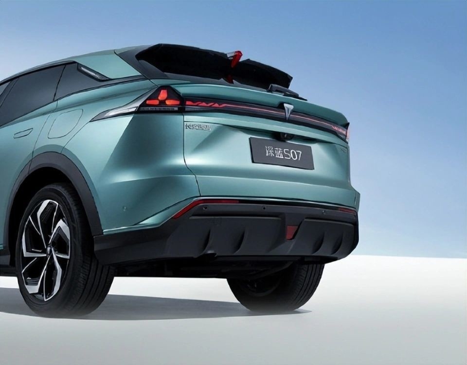 Direção esquerda Changan Carro elétrico DeepBlue 07 A mistura perfeita de forma e função