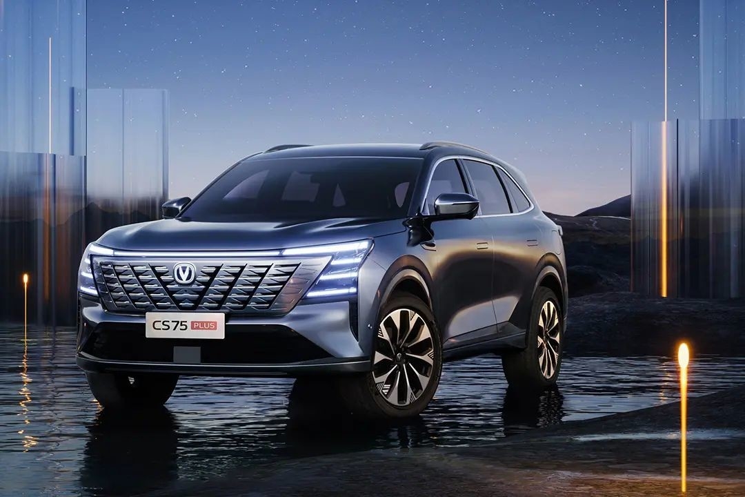 Compacto Changan Carro a gasolina 5 portas 5 lugares CS75 Plus SUV Tração dianteira