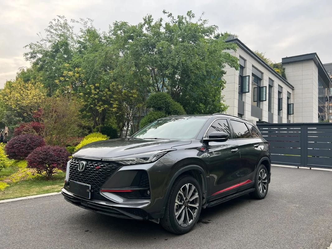 Compacto Changan Carro a gasolina 5 portas 5 lugares CS75 Plus SUV Tração dianteira