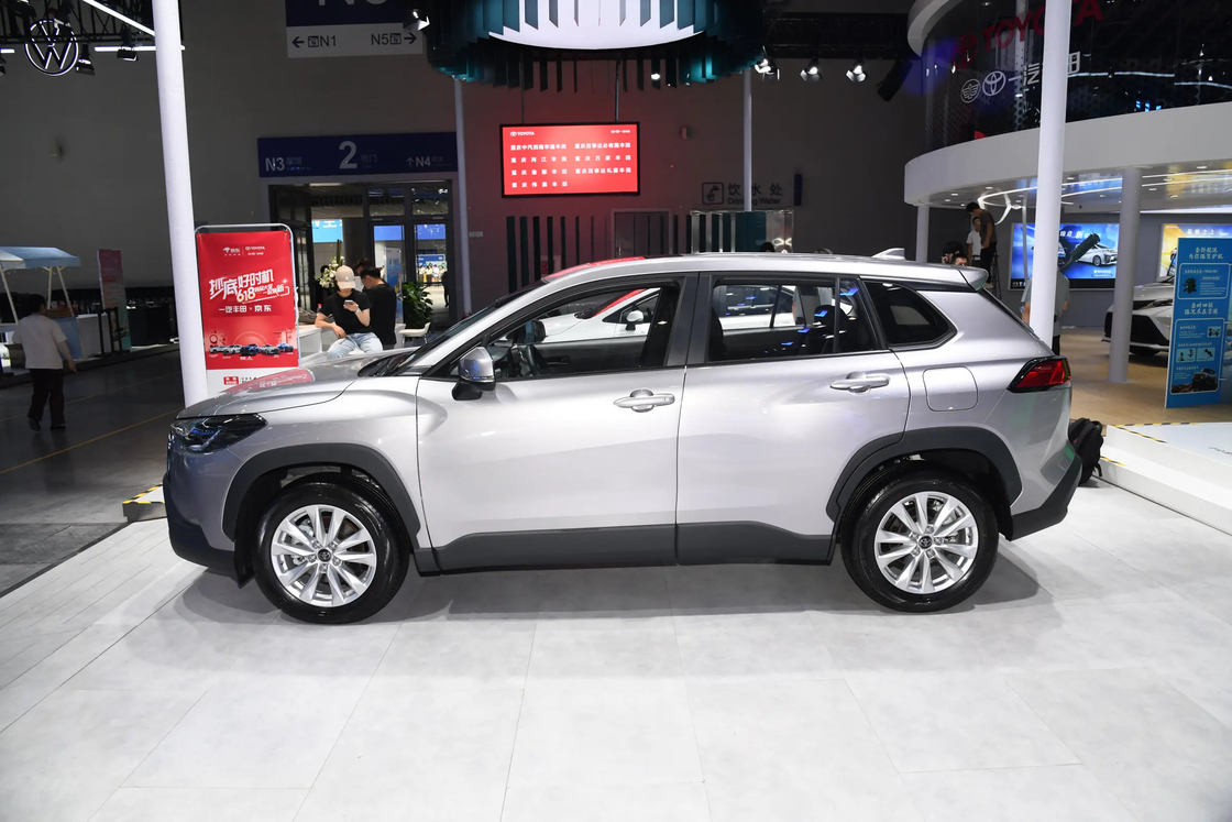 Automóvel Toyota Corolla de gasolina média FWD para viagens diárias e viagens de fim de semana