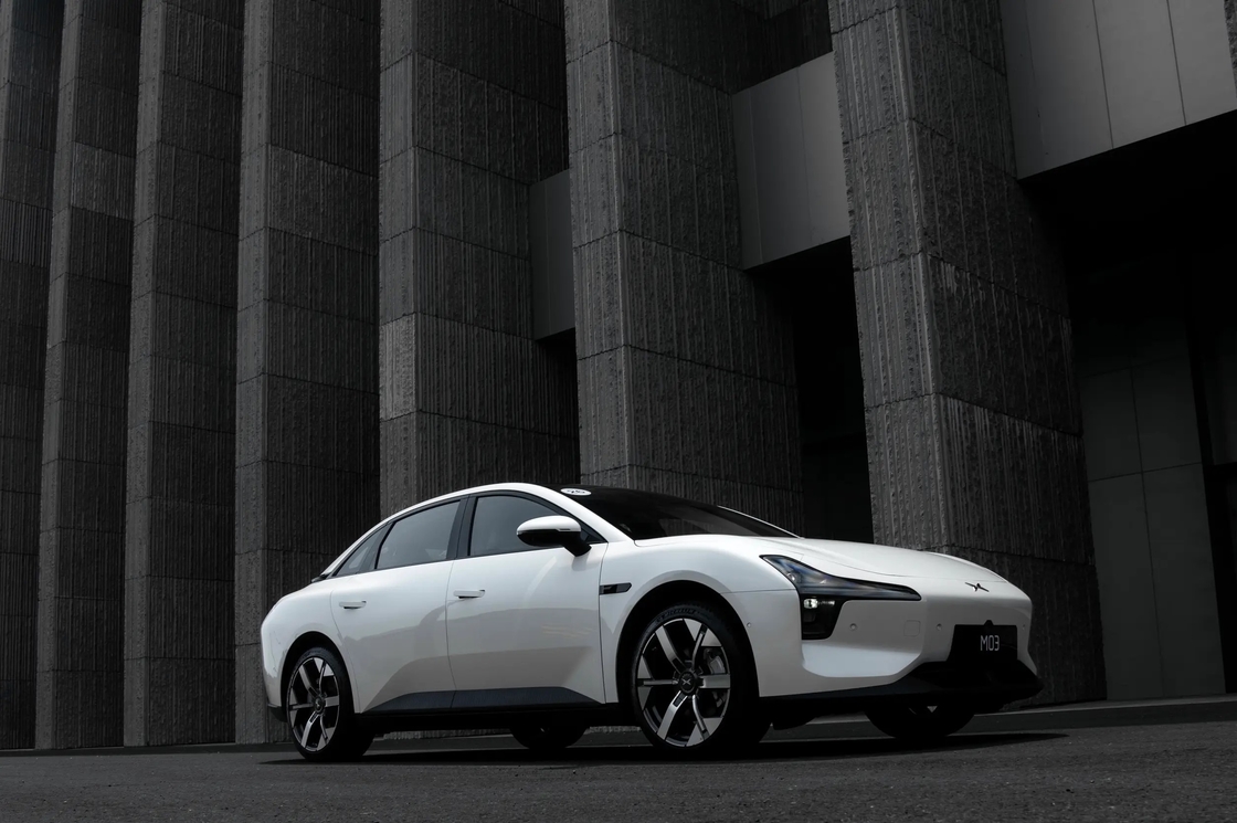 Carro Elétrico Xiaopeng Com Características Avançadas de Segurança para uma Experiência de Direção Sem Preocupações
