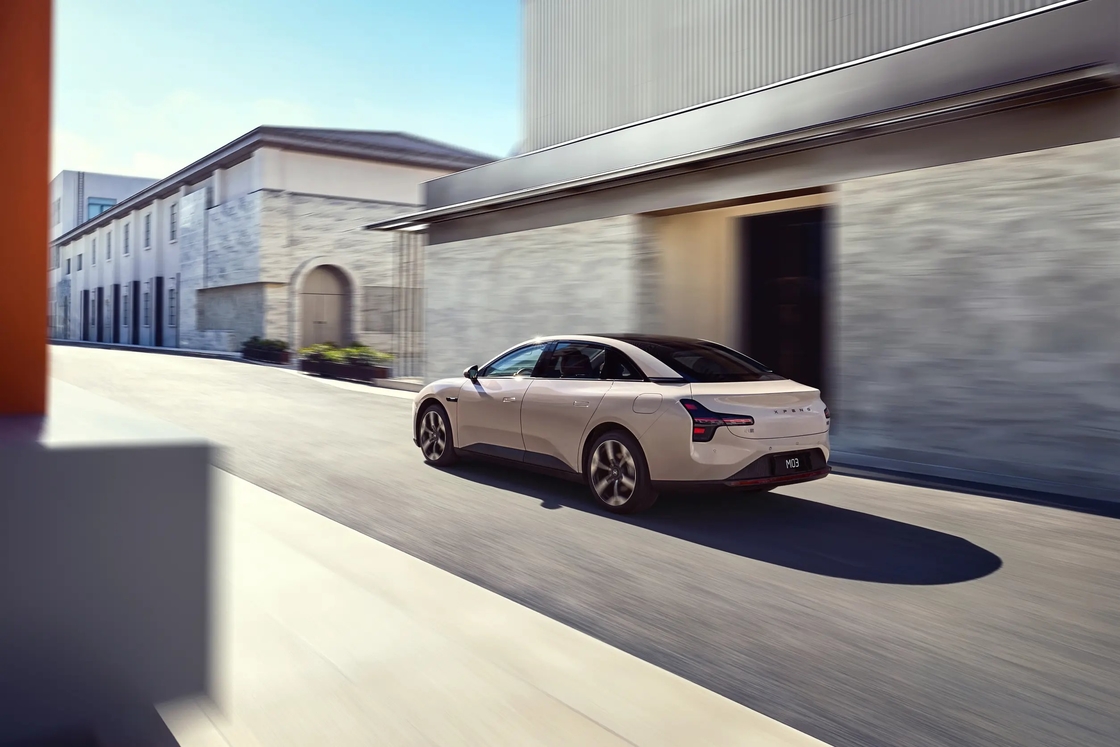 Carro Elétrico Xiaopeng Com Características Avançadas de Segurança para uma Experiência de Direção Sem Preocupações