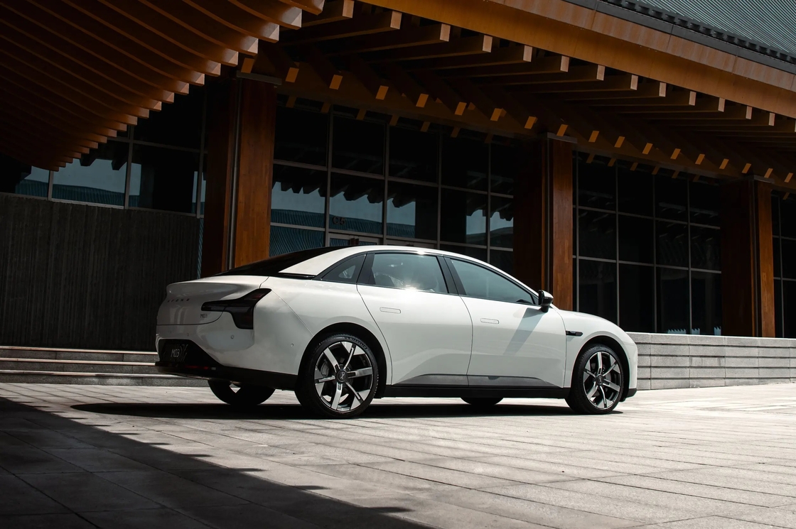 Carro Elétrico Xiaopeng Com Características Avançadas de Segurança para uma Experiência de Direção Sem Preocupações