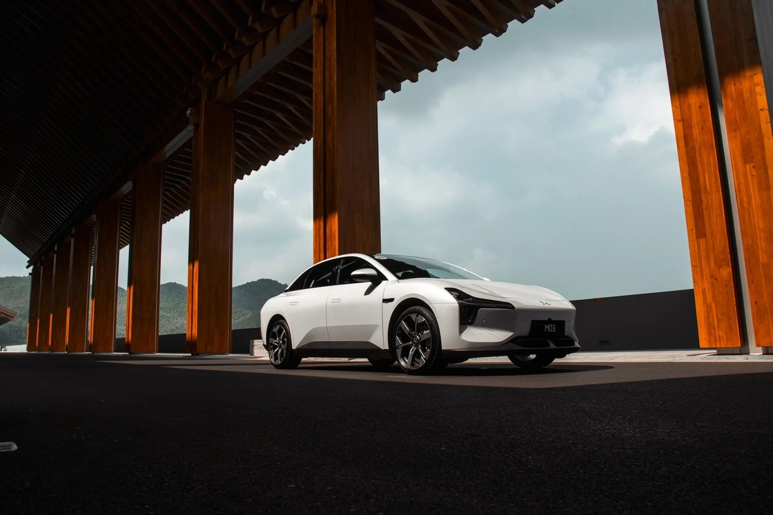 Carro Elétrico Xiaopeng Com Características Avançadas de Segurança para uma Experiência de Direção Sem Preocupações