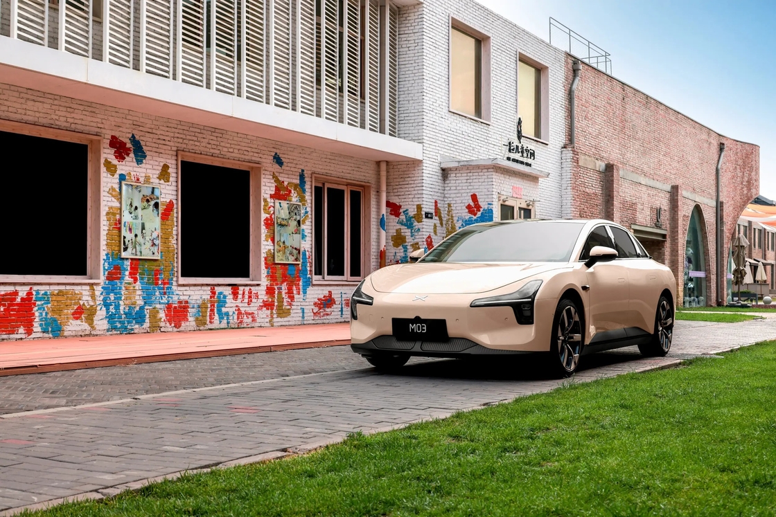 Carro Elétrico Xiaopeng Com Características Avançadas de Segurança para uma Experiência de Direção Sem Preocupações