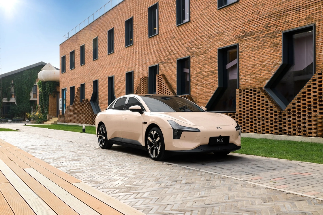 Carro Elétrico Xiaopeng Com Características Avançadas de Segurança para uma Experiência de Direção Sem Preocupações