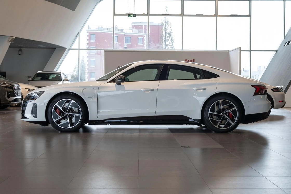 Atacado Automóvel de gasolina chinês Audi Sport RS E-tron GT 2023 Modelo Edição Básica
